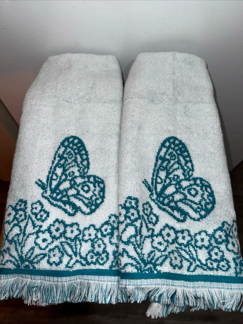 Vtg 80s White Bath Towels with Teal Butterfly Jacquard - Set of 2
